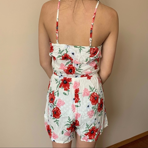 🧸2/$25🧸 Floral Print Halter Top Romper - Picture 2 of 2
